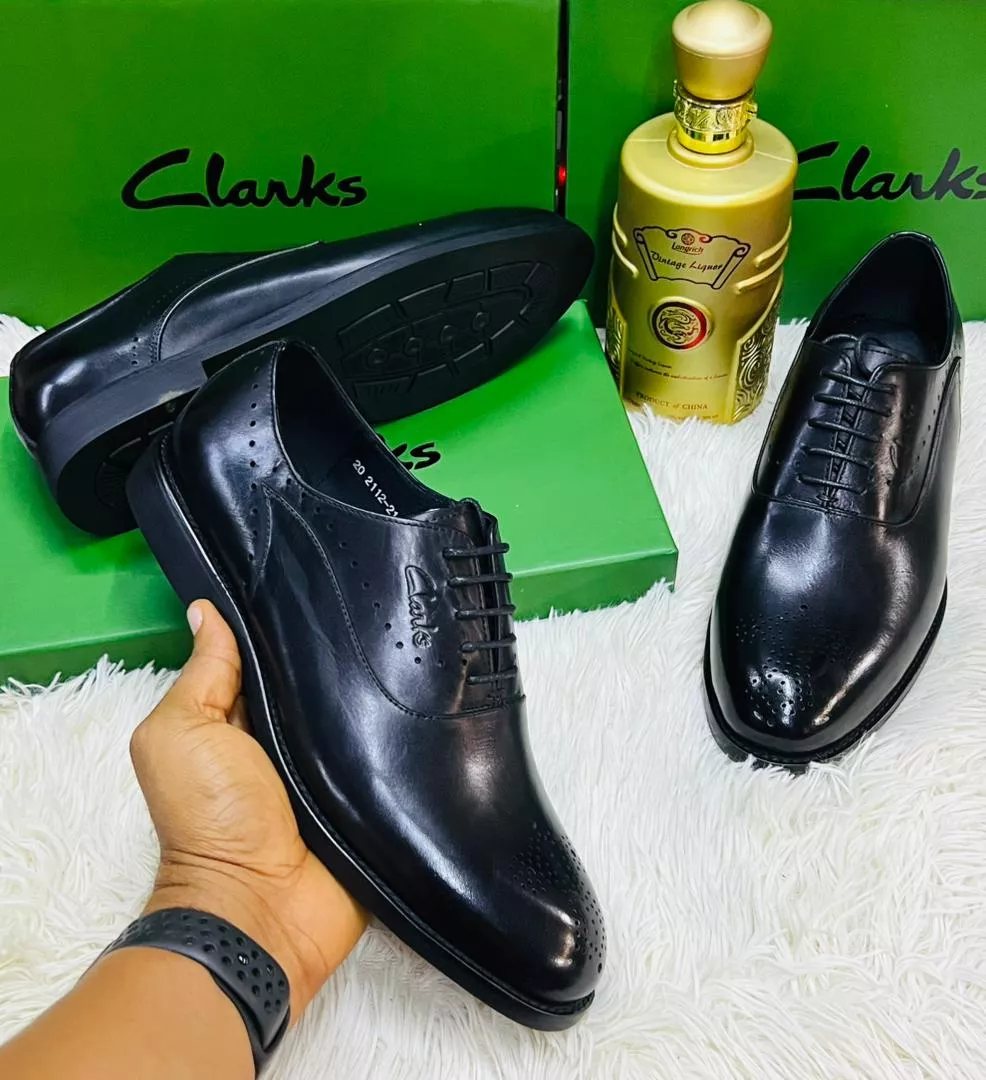 Clarks Men's Classic Oxford Brogue Dress Shoe