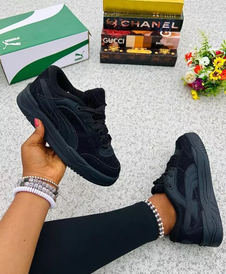 Puma Sneakers (Black)