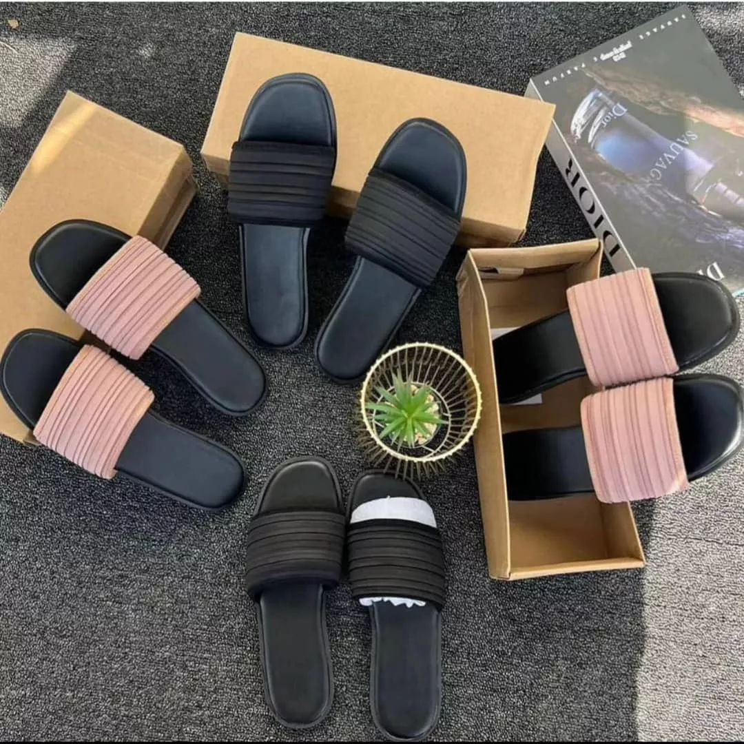 Flat Ribbed Slide Sandals