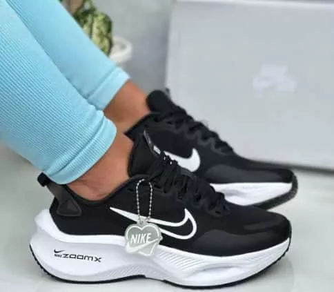 Nike ZoomX Smiley Black White