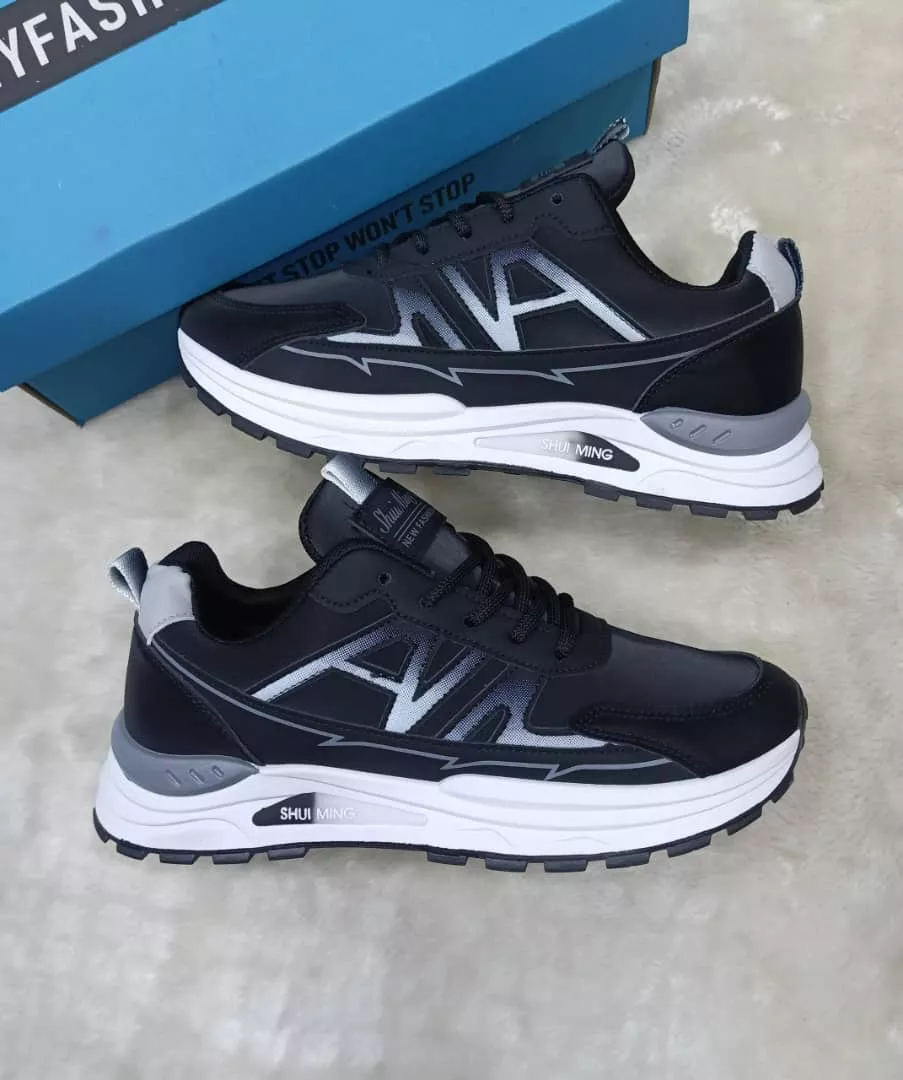 Men's casual sports sneakers Black