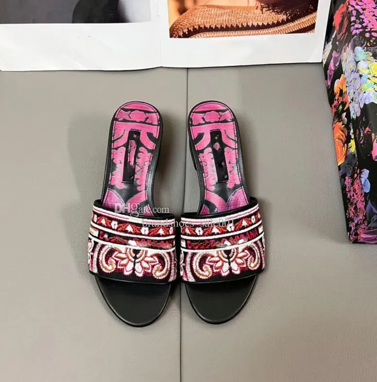 Dolce & Gabbana Majolica Slippers – Pink & Black