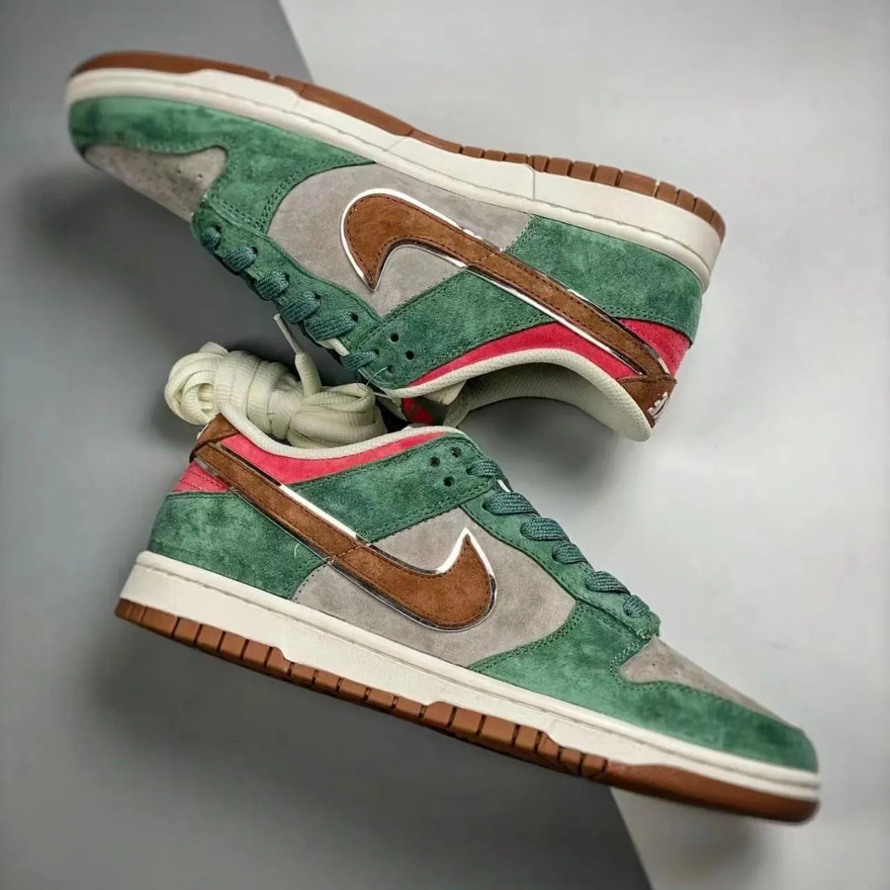 Nike SB Dunk Low sneakers multi-colored suede