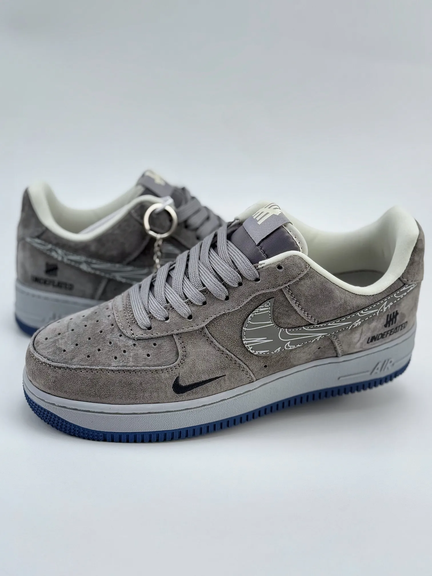 Nike Air Force 1 sneakers in Grey Suede