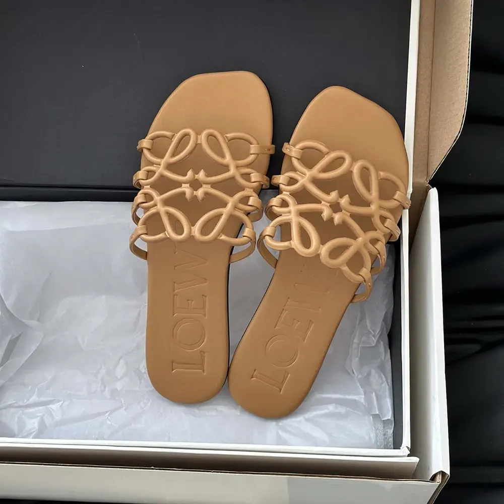 Loewe Petal Anagram Slide