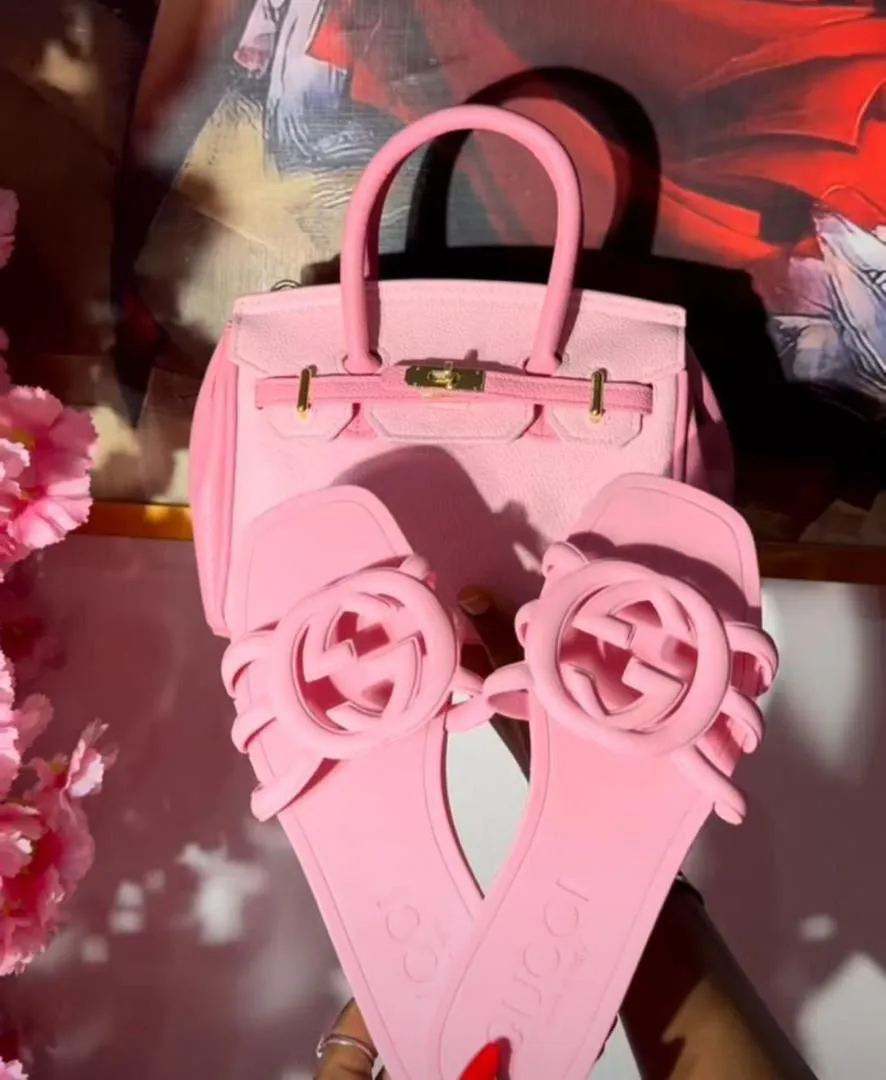 Gucci Interlocking G Rubber Slide – Pink