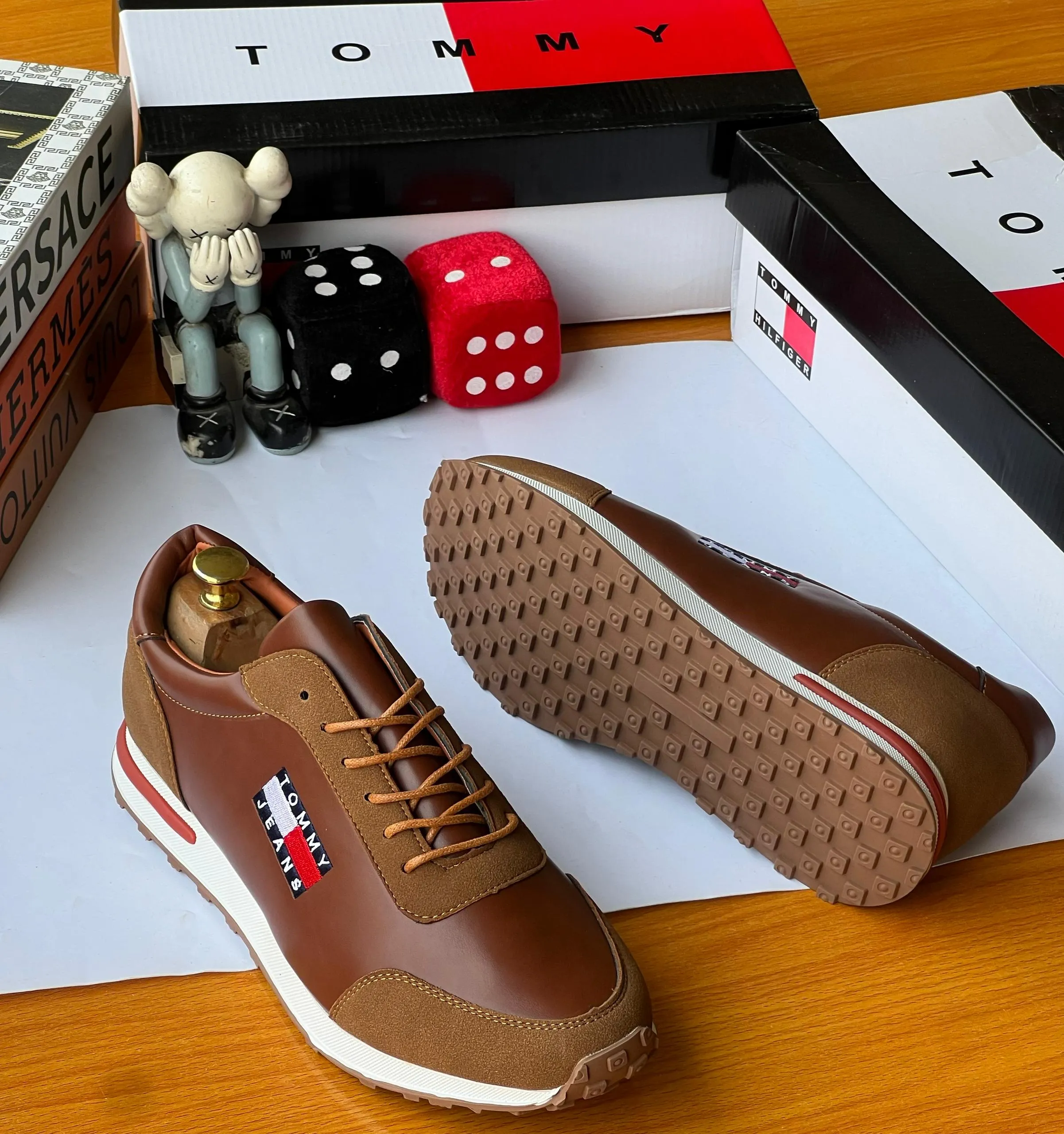 Tommy Hilfiger Sneakers in Brown