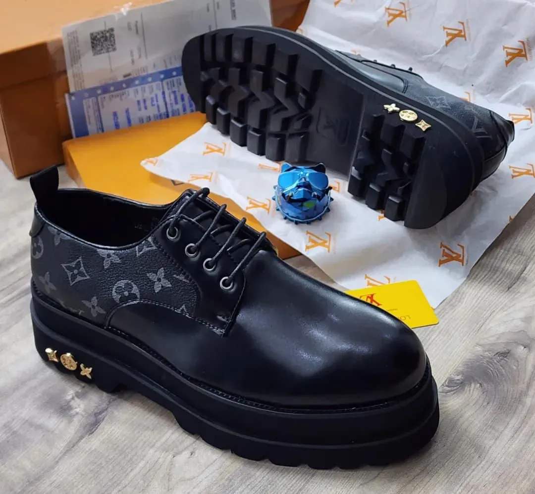 Louis Vuitton luxury laced shoe – Black