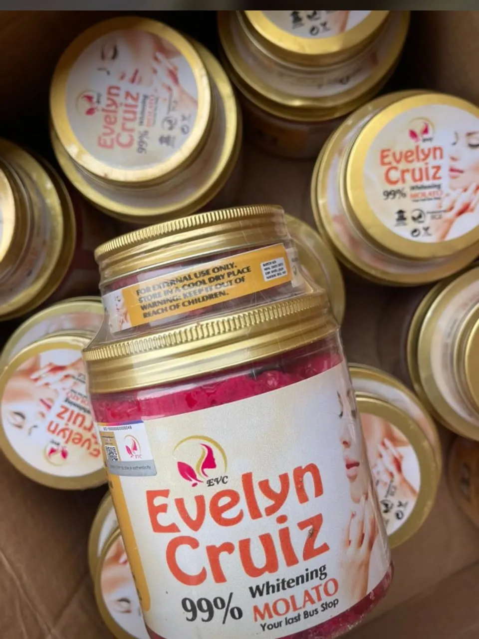Evelyn Cruiz 99% Whitening Molato, a skin-lightening soap paste