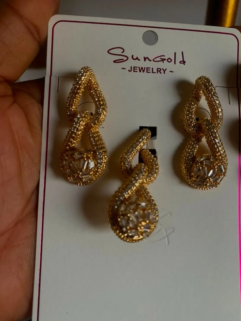 Golden infinity crystal