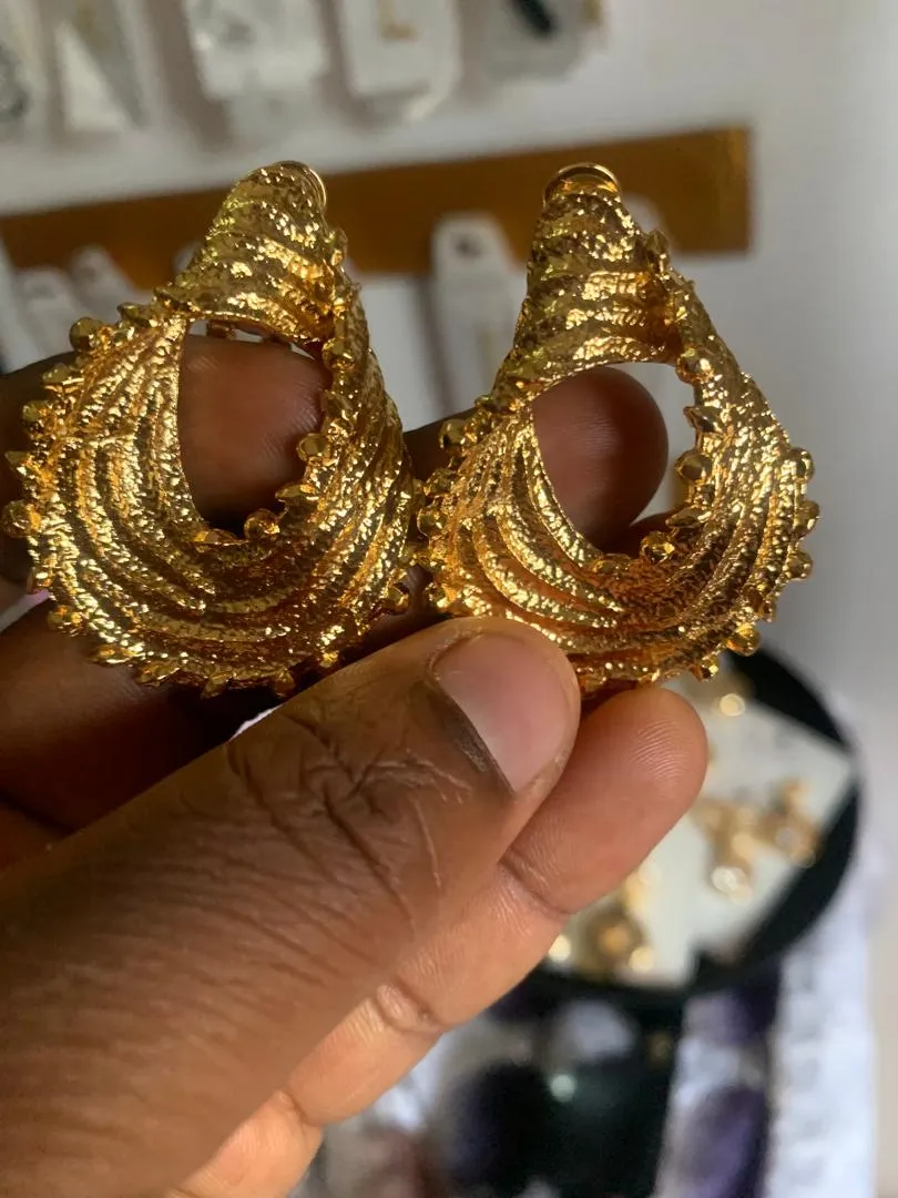 Royal fan statement earing